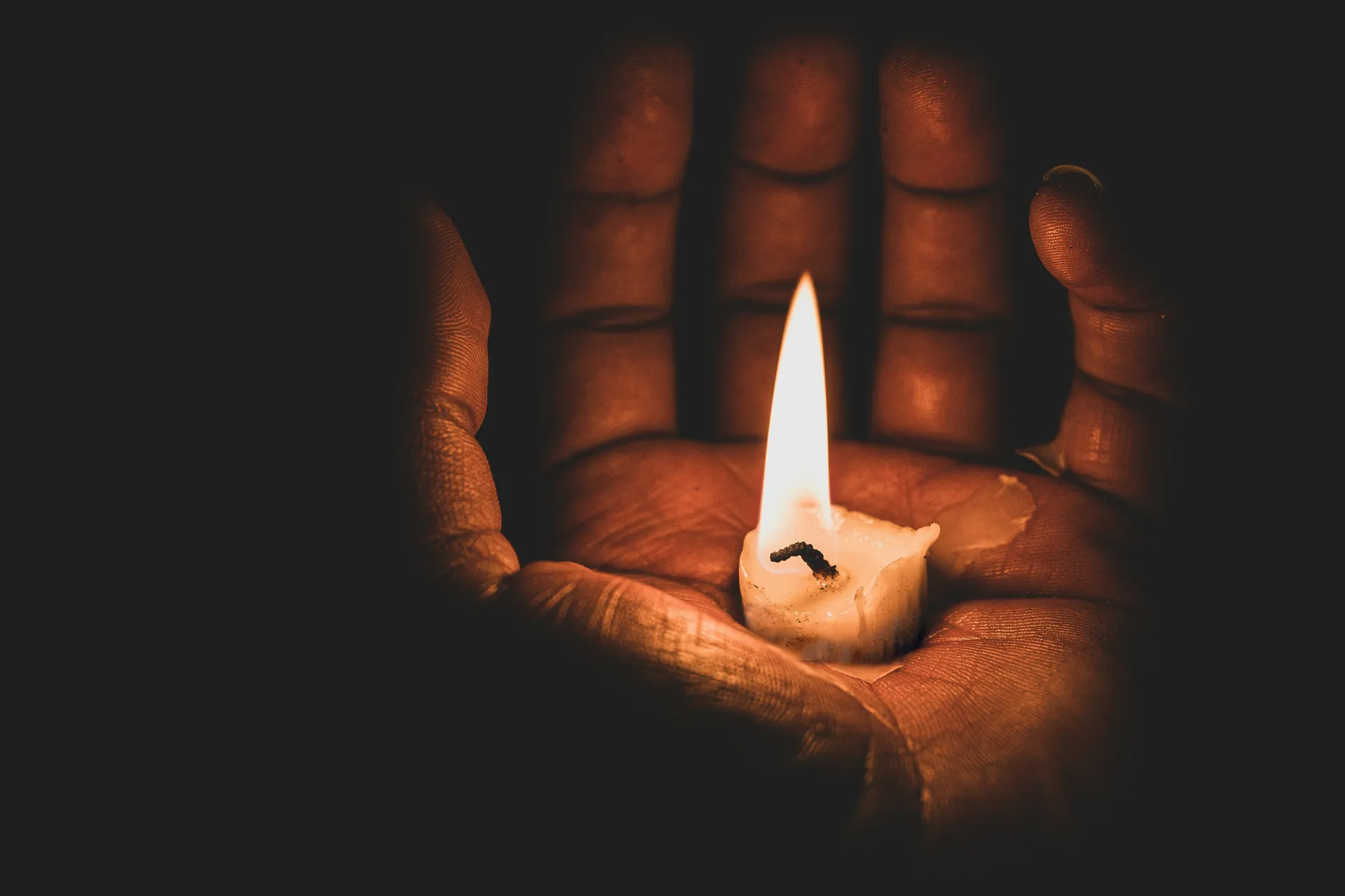 La Noche Oscura del Alma: Un Viaje Sagrado hacia la Luz